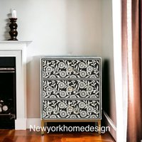Sun Flower Design Knochen Inlay Nachttisch Schwarz 3 Schubladen von NewyorkhomeDesign