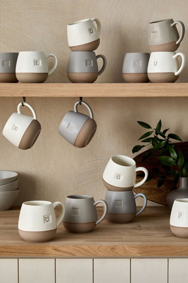 Next Becher Becher mit reaktiver Glasur, Alphabet, Steingut Next Becher Becher mit reaktiver Glasur, Alphabet, Steingut von Next