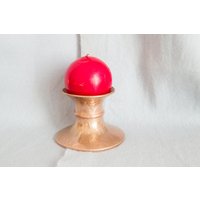 Sehr Schöner Mid Century Kerzenständer Aus Messing Mit Originaler Kugelkerze Tischkerze Skandinavisch Brutalist von NiDAesclusivo