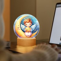 Schutzengel Lampe Nachtlicht - Led Kinderzimmer Mit Engel & Mond Geschenk Zur Geburt Taufe Baby Holzfuß Boho Stil Schutzengel Lampe Nachtlicht - Led Kinderzimmer Mit Engel & Mond Geschenk Zur Geburt Taufe Baby Holzfuß Boho Stil von NiHisWelt