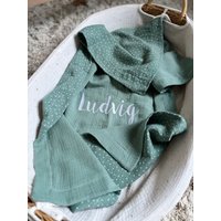 Musselin Babydecke Mit Namen Wickeldecke Junge Neugeborene Baby Geschenk Mädchen Baumwoll Für Kinderwagendecke von Nice2MeetYouStore