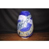 Herrliche Blumenvase Von Sibylle Traub in Blau Mit Goldenen Aplikationen Herrliche Blumenvase Von Sibylle Traub in Blau Mit Goldenen Aplikationen von NiceOffice