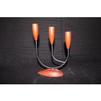 Herrlicher Mid Century Teakholz String Kerzenständer. Dreiarmig Herrlicher Mid Century Teakholz String Kerzenständer. Dreiarmig von NiceOffice