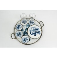 Antike Keramik Transferware Serviertablett Set Kuchenplatte Und Untersetzer Trauben Delfter Blau 1910 1920 von NiceOldFinds