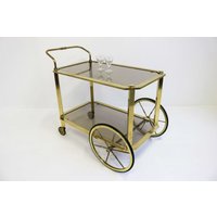 Hollywood Regency Servierwagen Vintage Barwagen Cocktail Unterhaltung Getränke Teewagen Mid Century Messing Beistelltisch Rauchglas 1960 von NiceOldFinds