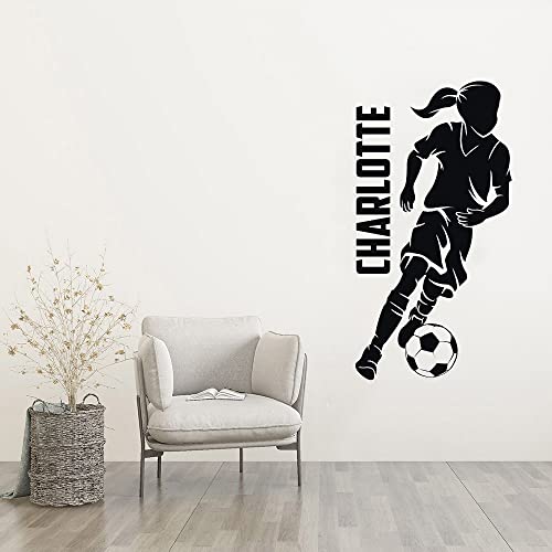 FootballCustom Namen Mädchen und Junge Fußball-Dribbling-Wand-Abziehbild-Hauptdekor-Wand-Dekor-Mädchen-Fußball-Damen Dribbling Vinyl 57x108cm von NiceeemanN