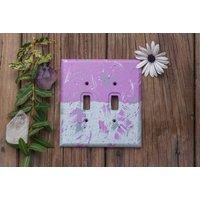 Wisteria - Kreide Von Hand Bemalt, Lavendel Holz Doppel Licht Schalter Platte Abdeckung Mit Rückenplatte, Wohnkultur von NickMaxStudio