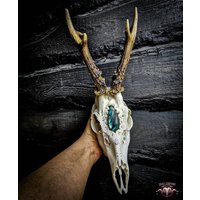 Made To Order Echte Reh Schädel Schnörkel Ornamente Schnitzerei Geschenk Freundin Filigrane Bock Cabochon Blau Tigerauge 3x Labradorit, Großer Stein von NicoleBartkowiak