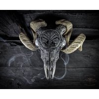 Widderschädel Mit Selenitaugen Benutzerdefinierte Wölfe & Flammen Widderschädel Mit Selenitaugen Benutzerdefinierte Wölfe & Flammen von NicoleBartkowiak