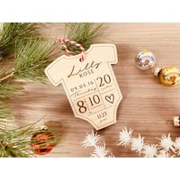 Baby Andenken Weihnachtsschmuck // Baby's First Christmas Ornament Geburt Stats Personalisiertes von NicoleLetters