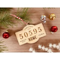 Personalisierte Heimatstadt Postleitzahl Weihnachtsverzierung von NicoleLetters