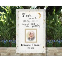 "Personalisierte Gedenkgarten-Flagge "Love You To The Moon" Erinnerung." von NightandDayCreationz