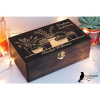 Personalisierte Gravierte Saatbox, Individuelles Gärtnergeschenk, Gartengeschenke, Holz-Erinnerungsbox, Holzkiste, Saatsparbox, Aufbewahrungsbox von NightingaleWorksArt