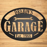Metall Garage Schild Mit Personalisiertem Namen Und Gründungsdatum - Perfektes Geschenk Für Papa Individueller Stahl Wandbehang Garagentor Behang Metall Garage Schild Mit Personalisiertem Namen Und Gründungsdatum - Perfektes Geschenk Für Papa Individueller Stahl Wandbehang Garagentor Behang von Nightingalemetaldsn