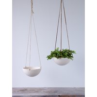 Weißer Porzellan Blumentopf Mittelgroßer Handgefertigter Moderner Keramikpflanztopf von NiikCreativeCo