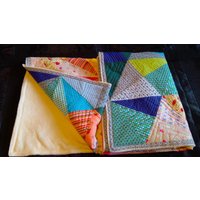Patchwork Decke "Bunte Triangel" von NikasHandmadeShop