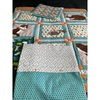 Set Patchworkdecke Und Zwei Kissenbezüge Katzenjagd von NikasHandmadeShop