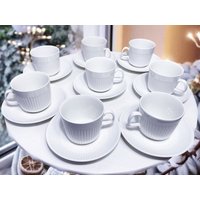 Vintage Weiße Tasse Und Untertasse 1 Set Made in England Vintage Weiße Tasse Und Untertasse 1 Set Made in England von NikiBugVintage