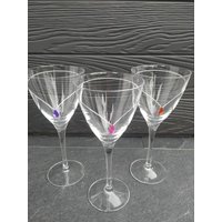 Set Mit 3 Großen, Gemeißelten Kristallstielgläsern. Signierter Cda Am Fuß | Siehe Letztes Foto. Drop-Modell. Höhe 20, 5 cm Set Mit 3 Großen, Gemeißelten Kristallstielgläsern. Signierter Cda Am Fuß | Siehe Letztes Foto. Drop-Modell. Höhe 20, 5 cm von Nikitashopdesign
