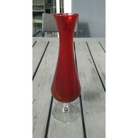 Soliflore-Vase Aus Burgunderrotem Geformtem Glas. Vertikale Streifen Für Einen Sehr Schicken Look. Transparenter Fußdurchm. 7 cm. Hoch von Nikitashopdesign