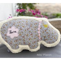 Kuschel(TierKissen Prinzessin Hippo Nilpferd Kuscheln Bio-Plüsch Name Personalisierbar Sweat Geblümt Baby Mädchen Rosa Gelb Krone Glitzer von NilsPlanet