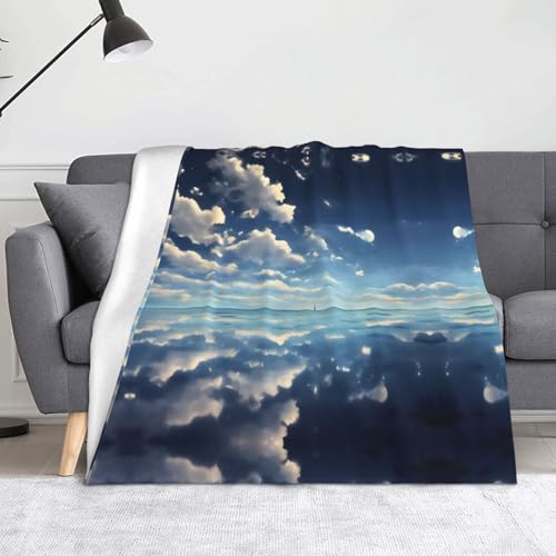 Ninainaid Bedruckte Decke mit weißen Wolken über dem Meer, weich und leicht, plüschig und flauschig, luxuriös und bequem, Herbstdecke, Heimdekorationsgeschenk. von Ninainaid