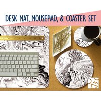 Suminagashi Print Schreibtischmatte, Mousepad & Untersetzer Set, Schreibtisch Accessoire Trendy Workspace, Gamer Desk, Home Office, Büro Dekor von NoBadMondays