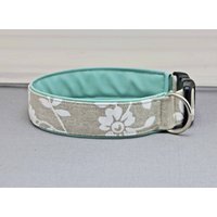 Hundehalsband Mit Blumen, Beige Und Weiß, Geblümt, Kunstleder in Mint, Romantisch, Vintage, Hund, Halsband von NoahMeetsScottiePets