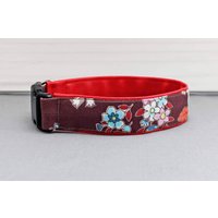 Hundehalsband Mit Blumen, Braun, Hellblau Und Rosa, Geblümt, Kunstleder in Rot, Romantisch, Vintage, Asia, Hund, Halsband von NoahMeetsScottiePets