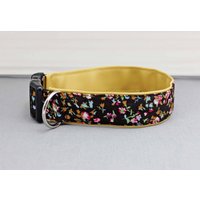 Hundehalsband Mit Blumen, Braun Und Rosa, Geblümt, Kunstleder in Gelb, Herbst, Boho, Trendy, Hund, Halsband von NoahMeetsScottiePets