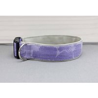 Hundehalsband Mit Blumen, Lila Und Flieder, Geblümt, Kunstleder in Hellgrau, Abstrakt, Boho, Trendy, Hund, Halsband von NoahMeetsScottiePets