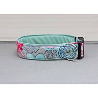 Hundehalsband Mit Blumen Muster, Mint Und Blau, Unterwasser, Kunstleder in Mint, Gemustert, Modern, Trendy, Hund, Halsband von NoahMeetsScottiePets