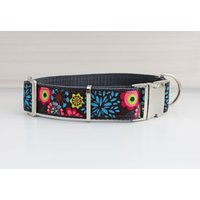 Hundehalsband Mit Blumen Muster, Modern Abstrakt, Gurtband in Grau, Halsband, Hundezubehör, Hundeleine, Geblümt von NoahMeetsScottiePets