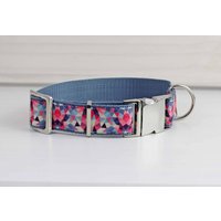 Hundehalsband Mit Buntem Mosaik Muster, Kaleidoskop, Lila, Rosa, Gurtband in Grau, Halsband von NoahMeetsScottiePets