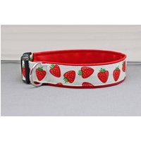 Hundehalsband Mit Erdeeren, Rot Und Weiß, Obst, Kunstleder in Rot, Natur, Sommer, Hund, Halsband von NoahMeetsScottiePets