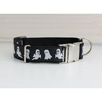 Hundehalsband Mit Geistern, Gespenst, Halloween, Schwarz Und Weiß, Modern, Gurtband, Halsband Hundehalsband Mit Geistern, Gespenst, Halloween, Schwarz Und Weiß, Modern, Gurtband, Halsband von NoahMeetsScottiePets