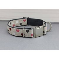 Hundehalsband Mit Herzen, Bunt, Liebe, Natur, Gurtband in Dunkelgrau, Rosa, Grau, Weiß, Halsband, Hund, Haustier von NoahMeetsScottiePets