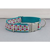 Hundehalsband Mit Kleinen Blumen, Rosa, Weiß Und Gelb, Gurtband in Petrol/Türkis, Boho, Romantisch, Geblümt, Halsband, Hund, Haustier von NoahMeetsScottiePets