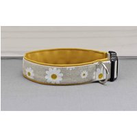 Hundehalsband Mit Margeriten, Beige Und Weiß, Kunstleder in Gelb, Romantisch, Geblümt, Hochzeit, Floral, Hund, Halsband von NoahMeetsScottiePets