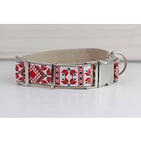 Hundehalsband Mit Norweger Muster, Weihnachten, Rot, Weiß Und Grün, Gurtband in Beige, Halsband von NoahMeetsScottiePets