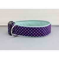 Hundehalsband Mit Punkten, Lila Und Weiß, Gepunktet, Kunstleder in Mint, Polka Dots, Tupfen, Modern, Trendy, Hund, Halsband von NoahMeetsScottiePets