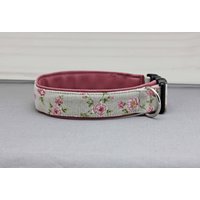 Hundehalsband Mit Rosen, Hund, Halsband, Blumen, Beige Und Rosa, Kunstleder in Altrosa, Shabby, Boho, Hochzeit von NoahMeetsScottiePets