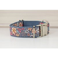 Hundehalsband Oder Hundegeschirr Mit Blumen Muster, Grau, Kleine Blüten von NoahMeetsScottiePets