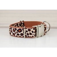 Hundehalsband Oder Hundegeschirr Mit Leoparden Muster, Animal Print, Safari, Beige Und Braun, Leopard, Katze, Trendy, Hundeleine von NoahMeetsScottiePets