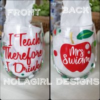 Lehrer Geschenk Weinglas, Ich Lehre, Deshalb Trinke Ich, Stemless Glas, Ende Des Jahres Geschenk, Personalisierter Apfel, Humor, Maßarbeit Lehrer Geschenk Weinglas, Ich Lehre, Deshalb Trinke Ich, Stemless Glas, Ende Des Jahres Geschenk, Personalisierter Apfel, Humor, Maßarbeit von NolaGirlDesign