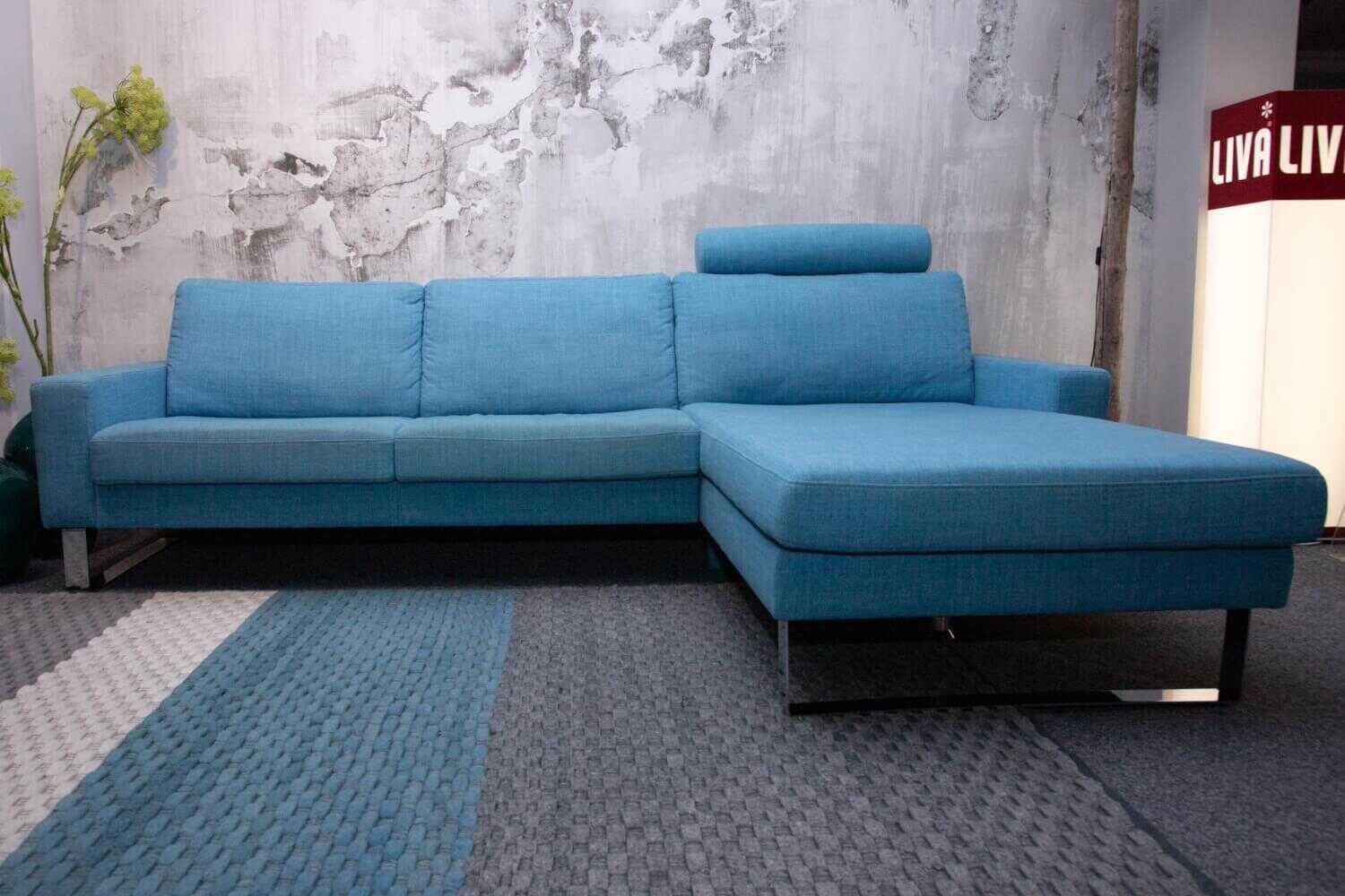 Ecksofa Variant Stoff 14 Wollny Hellblau	Füße Chrom mit Kopfstütze von Nolte