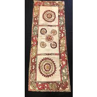 Antike Kirgisistan Wolle Embroideri Handgefertigte Tapesteri Auf Baumwollplatte, Fragment Wandbehang 160x60 cm 63 "x 24' Kostenloser Versand von NomadicTribalArt