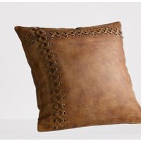 Noor Distressed Brauner Lammfell Leder Kissenbezug | Geflochtene Dekorative Überwürfe Für Wohnzimmer Lumbalbedeckung Mit Criss Cross Stitch von NoorleatherStore