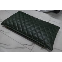 Noor Lammfell Grün Leder Kissenbezug | Designer Quilted Dekorativer Rechteckige Lederhülle Wohndekor Für Lumber Cover von NoorleatherStore