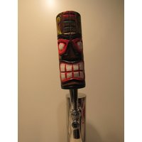 Bunte Tiki Mit Großen Zähnen Und Runden Augen Bier Hahn Griff Bunte Tiki Mit Großen Zähnen Und Runden Augen Bier Hahn Griff von NorCalSpeed707